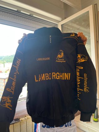 Chamarra Lamborghini Negra y Dorada