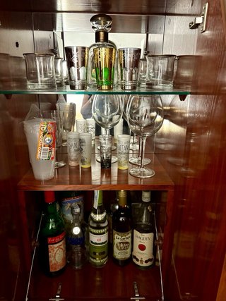 Mueble de comedor madera y cristal