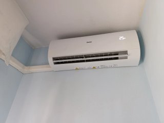 Instalación y carga de gas acondicionado