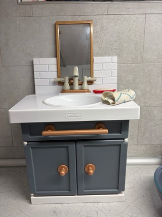 Lavabo Little Tikes con accesorios