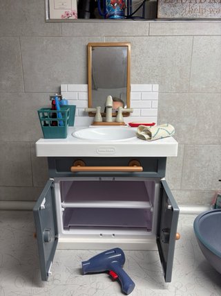 Lavabo Little Tikes con accesorios