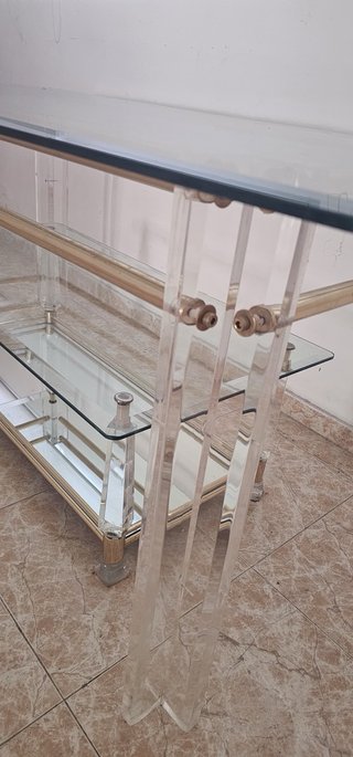 Mesa de cristal y metal dorada