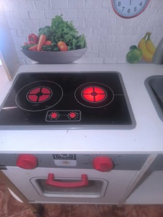 Cocinita de juguete con horno y accesorios