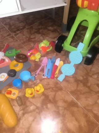 Cocinita de juguete con horno y accesorios