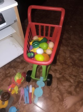 Cocinita de juguete con horno y accesorios