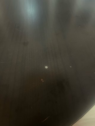 Mesa redonda negra con 4 sillas