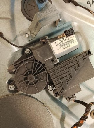 Elevalunas tras der 6q6839138 volkswagen polo 2827