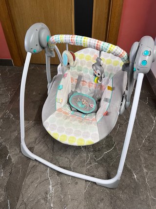 Hamaca infantil con música y juguetes