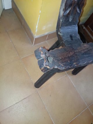 Silla Paritoria de Madera Tallada