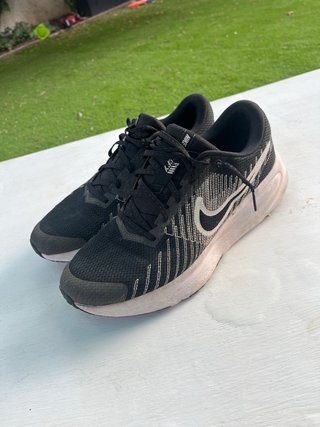 Zapatillas Nike Running Negras y Blancas