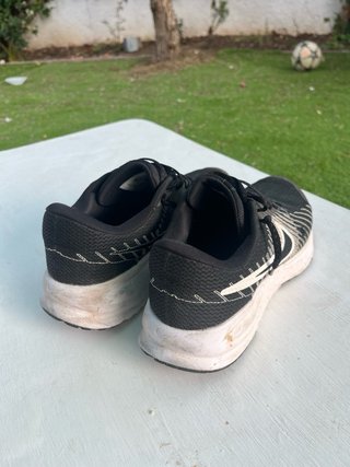 Zapatillas Nike Running Negras y Blancas