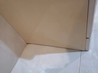 Mueble de baño con lavabo y espejo