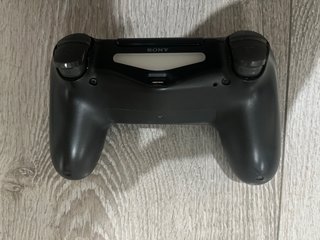 PlayStation 4 Pro 1TB completa