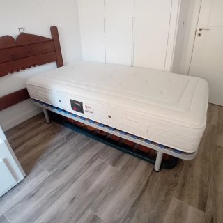 Dormitorio 105 cm con cabecero y mesilla de madera