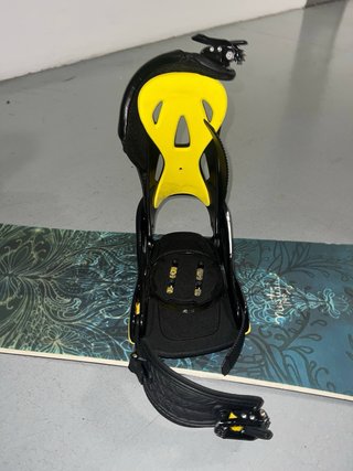 Nitro Mystique Snowboard con fijaciones