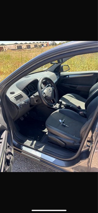 Opel Astra 2011