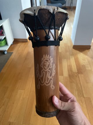 Timbal africano de madera
