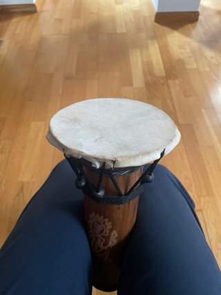 Timbal africano de madera