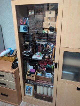 Mueble vitrina madera y cristal