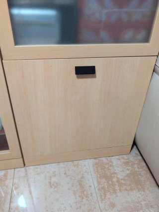 Mueble vitrina madera y cristal