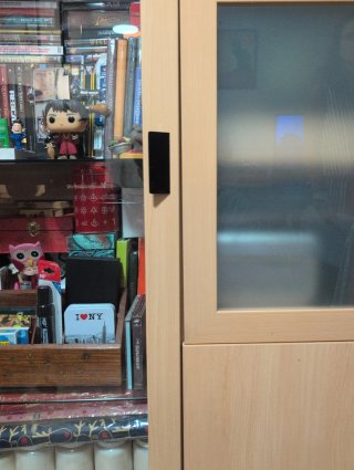 Mueble vitrina madera y cristal