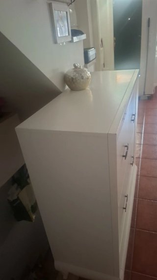 Mueble aparador blanco con detalles