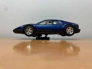 Ferrari 365 GT4 BB 1973 con soporte