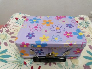 Maletín metálico flores morado