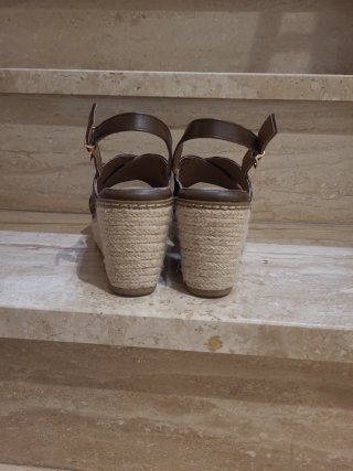 Sandalias cuña animal print