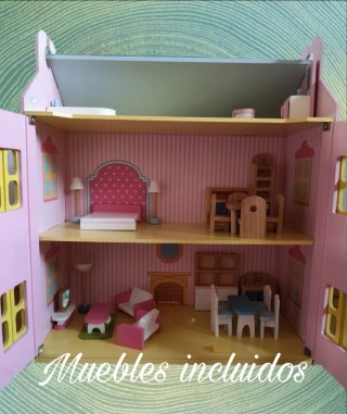 Casa de muñecas de madera rosa