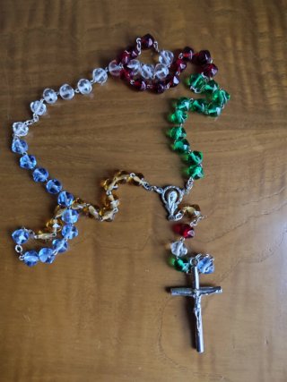 Rosario de cristal de colores