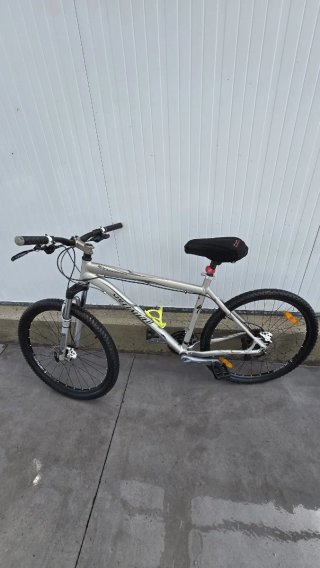 2 Bicicletas B'Twin y specialized en perfecto esta
