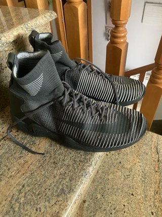 Zapatillas Nike Negras y Grises