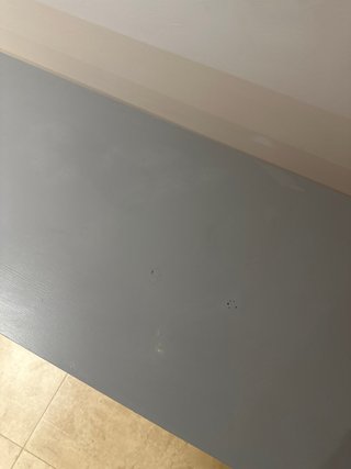 Mueble TV gris patas metálicas
