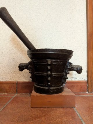 Caja Fuerte Antigua Vintage y mortero de h forjado