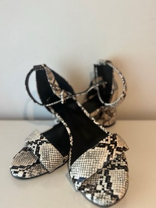 Zapatos de tacón serpiente talla 37