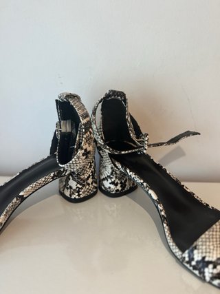 Zapatos de tacón serpiente talla 37