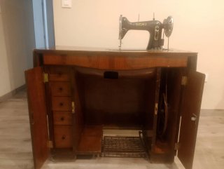 Máquina de coser SIGMA antigua original con mueble