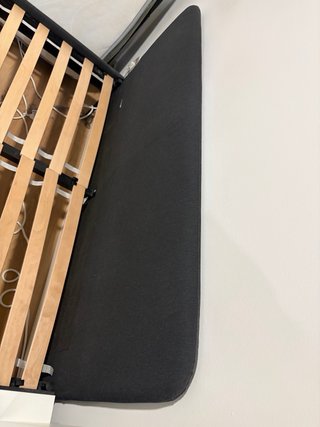 Cama tapizada negra Ikea