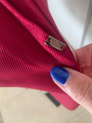 Falda pantalón granate en plena moda