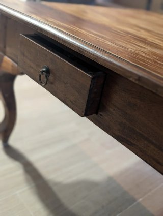 Mesa de centro antigua de madera