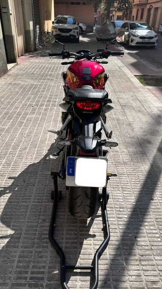 Honda CB650R Roja