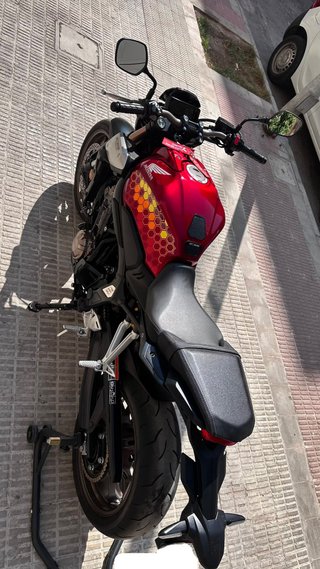 Honda CB650R Roja