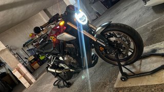 Honda CB650R Roja