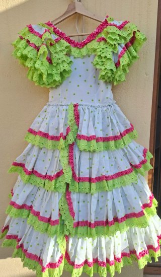 Traje de flamenca volantes verde y blanco