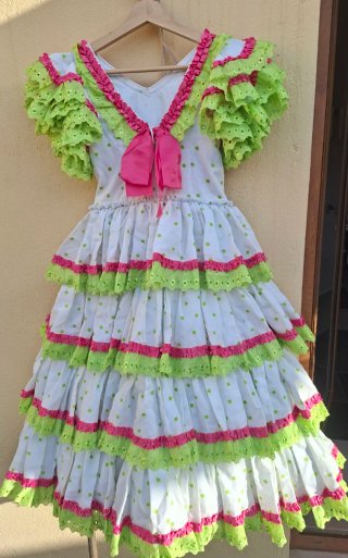 Traje de flamenca volantes verde y blanco