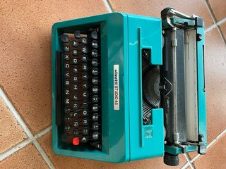 Máquina de escribir Olivetti Studio 45