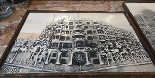2 Cuadros Cerámica Gaudí Edificio