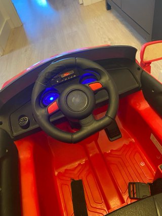 Coche eléctrico infantil rojo