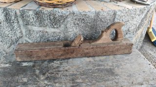 Garlopa de madera antigua